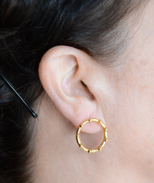 Minimalist open disc earring