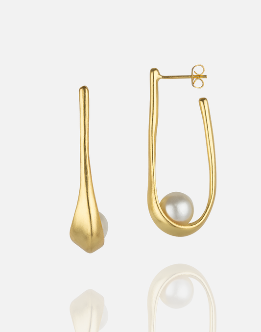 Gold tone elongated hoop with pearl
