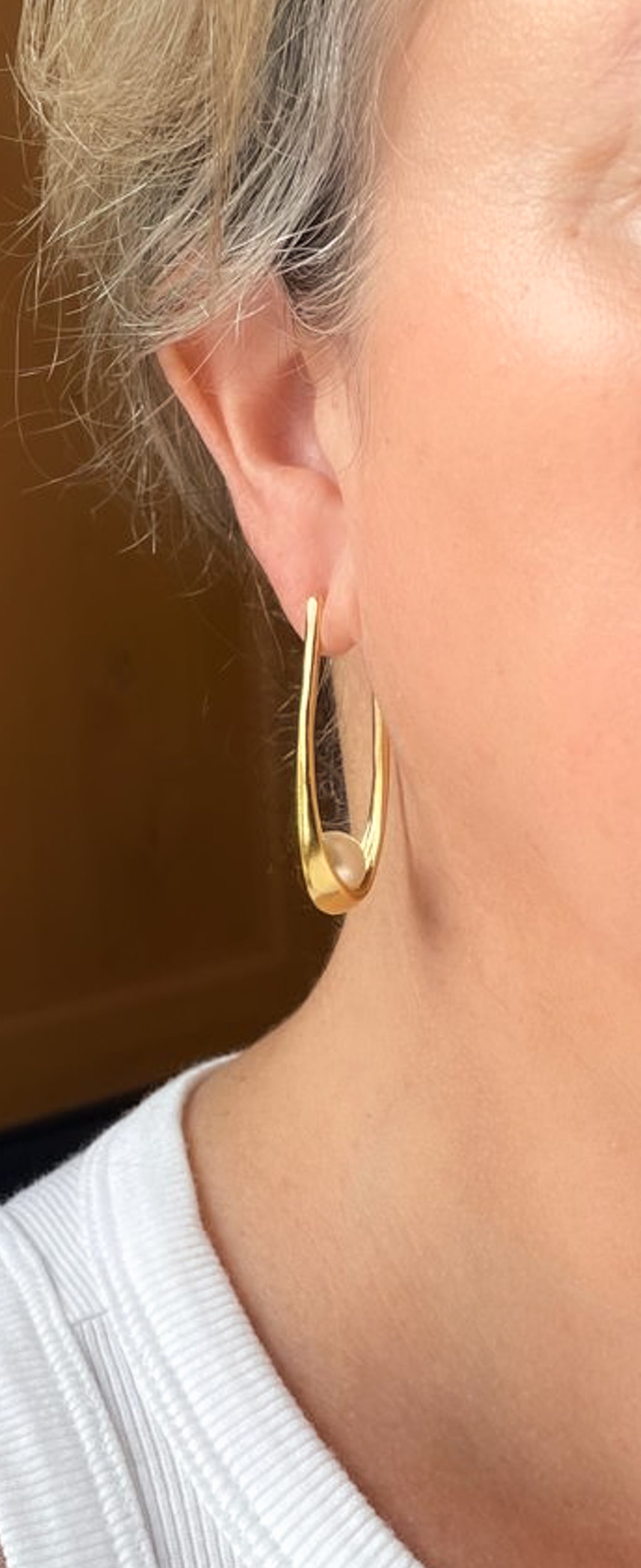 Gold tone elongated hoop with pearl