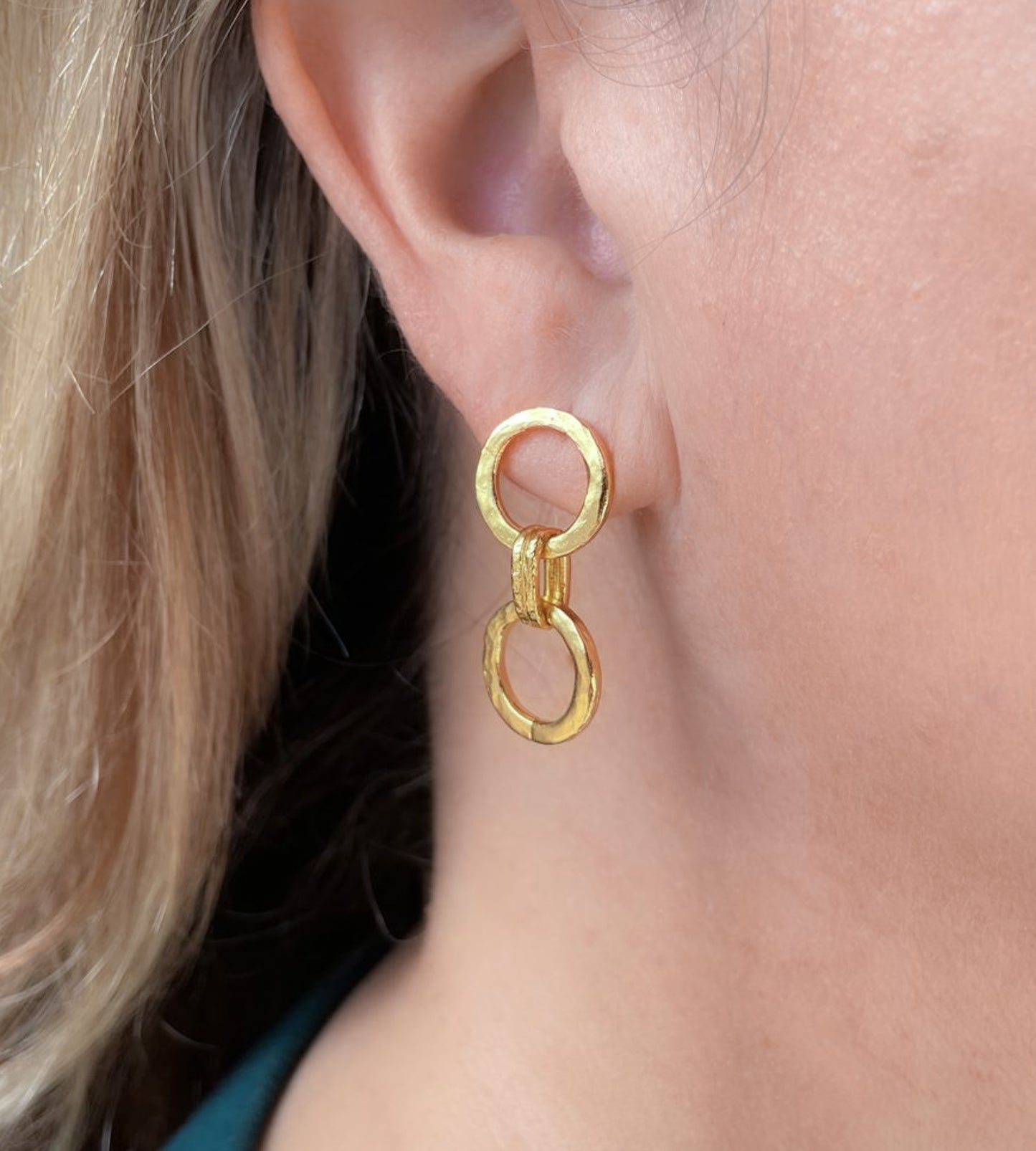 Gold plated hammered double ring earrings