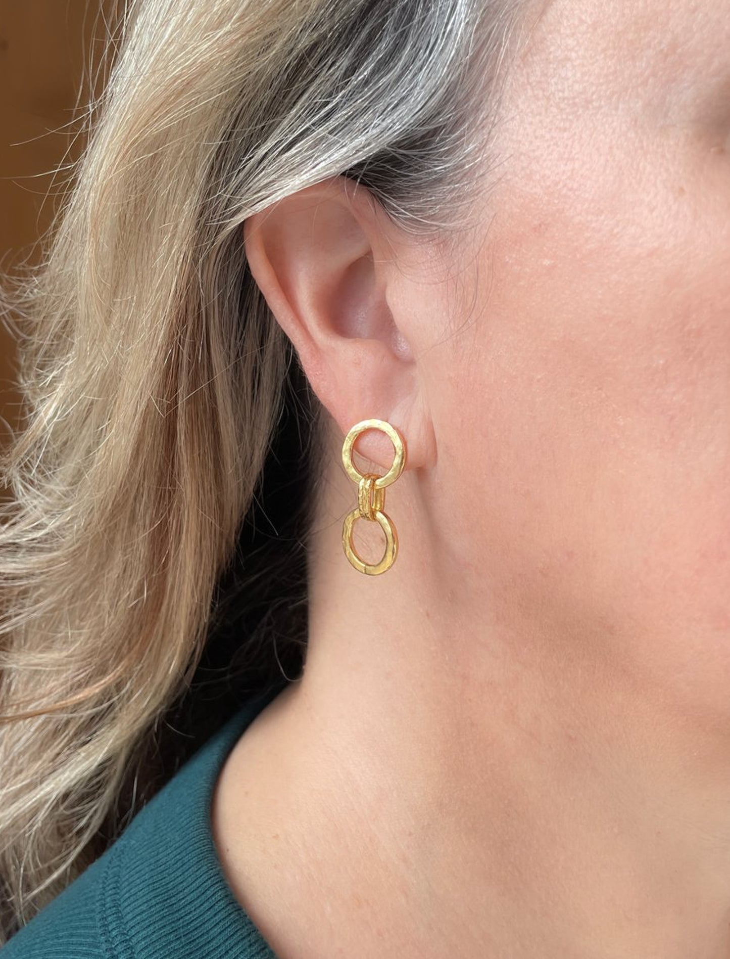 Gold plated hammered double ring earrings