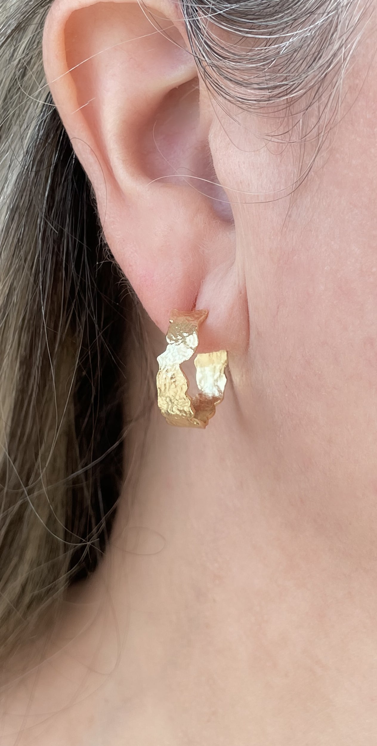 Textured Gold Tone Earring