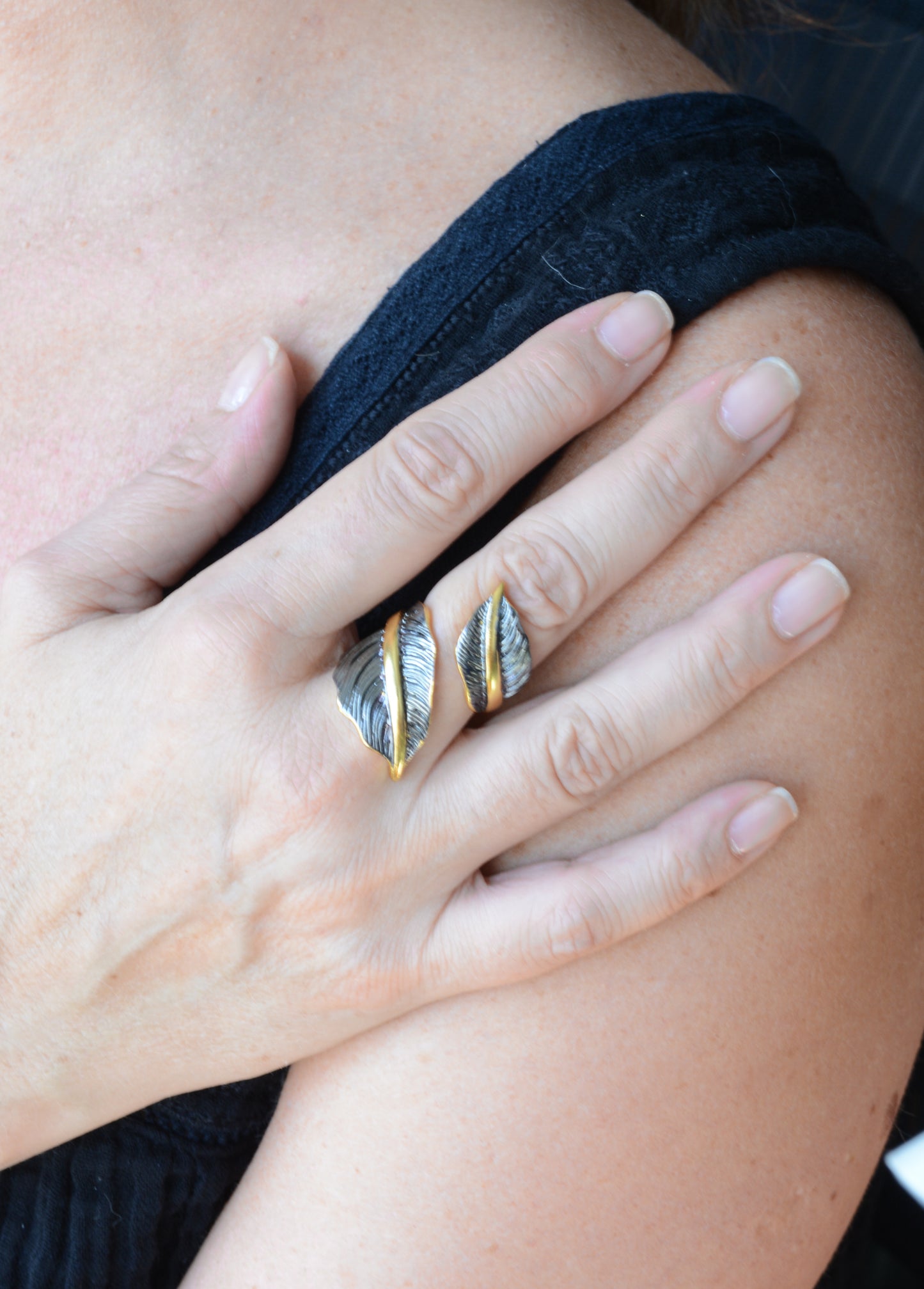 Two tone textured leaf ring