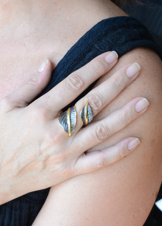 Two tone textured leaf ring