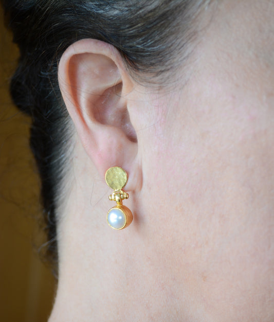 Freshwater Pearl Byzantine Earrings With Hammered Post