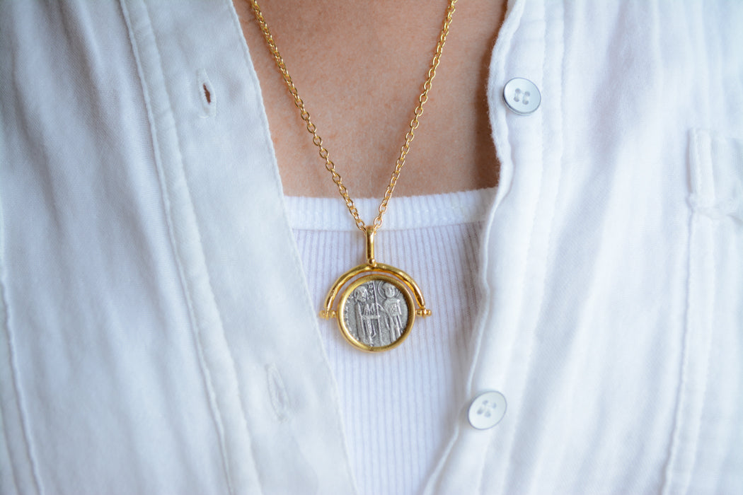 Swivel coin pendant necklace