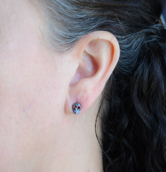 Dark rhodium plated 3D skull studs