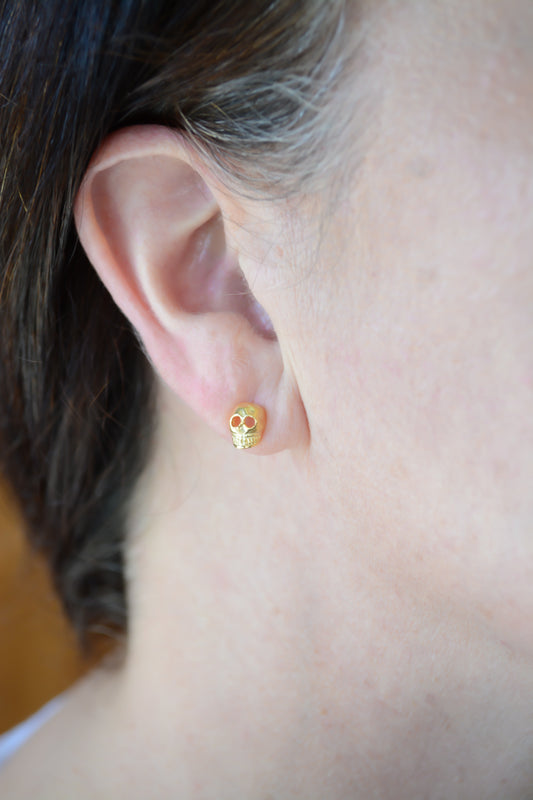 Gold 3D skull studs