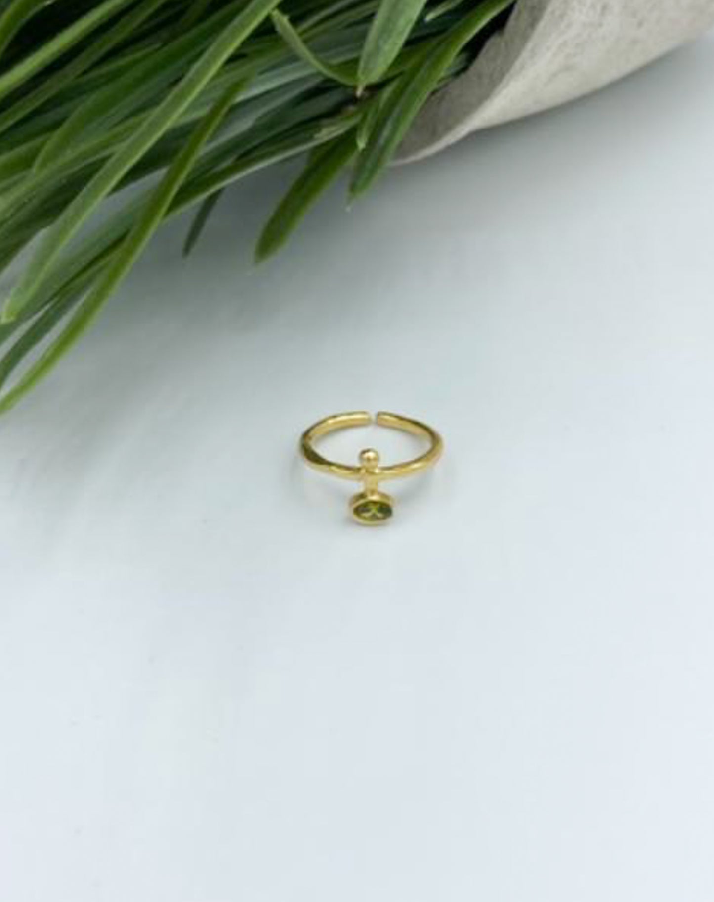 Adjustable green cubic zirconia ring