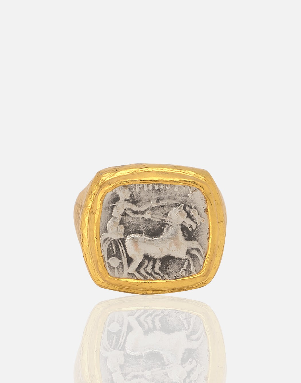 Adjustable two-tone coin ring with square setting