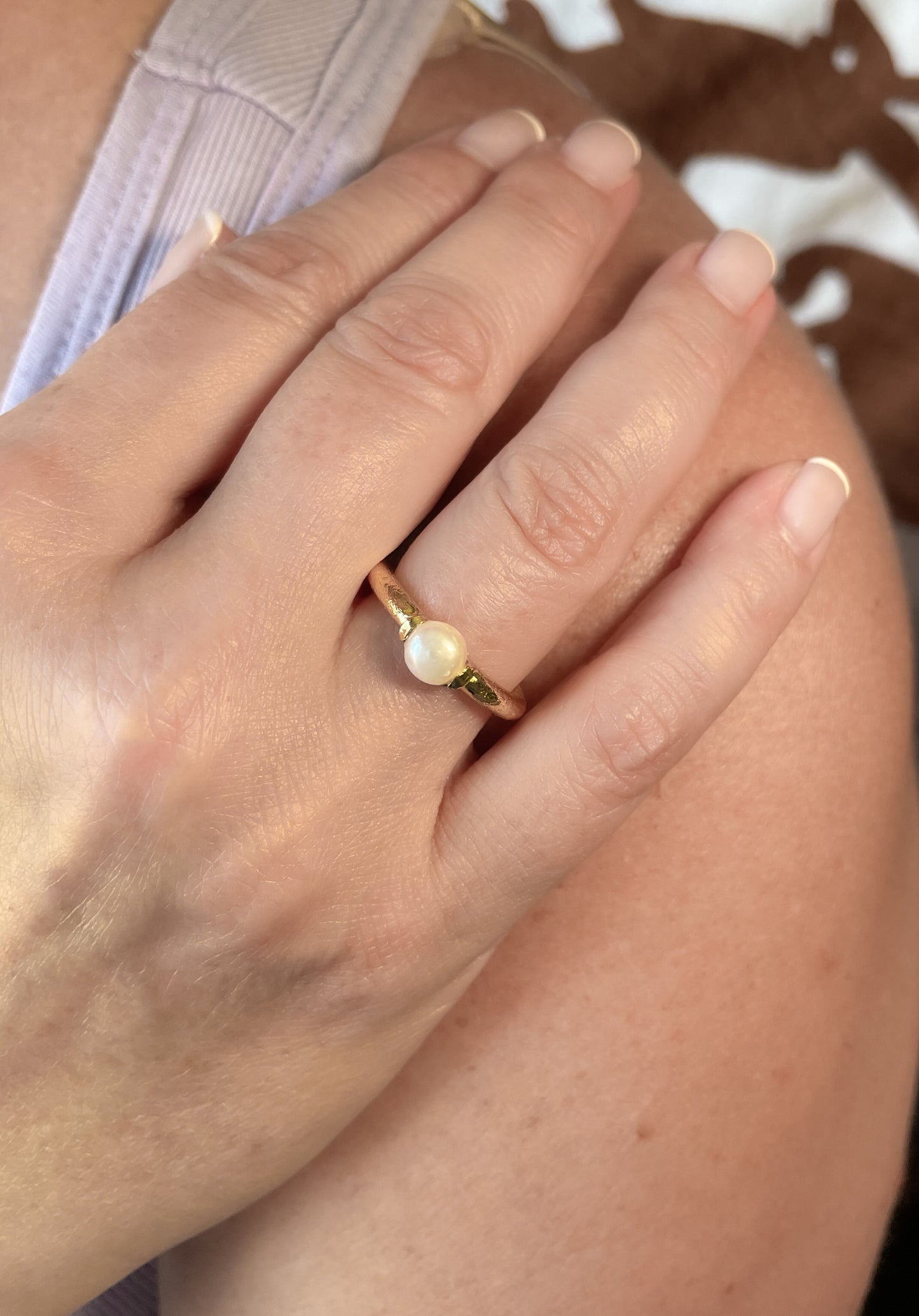 Matte gold ring with pearl
