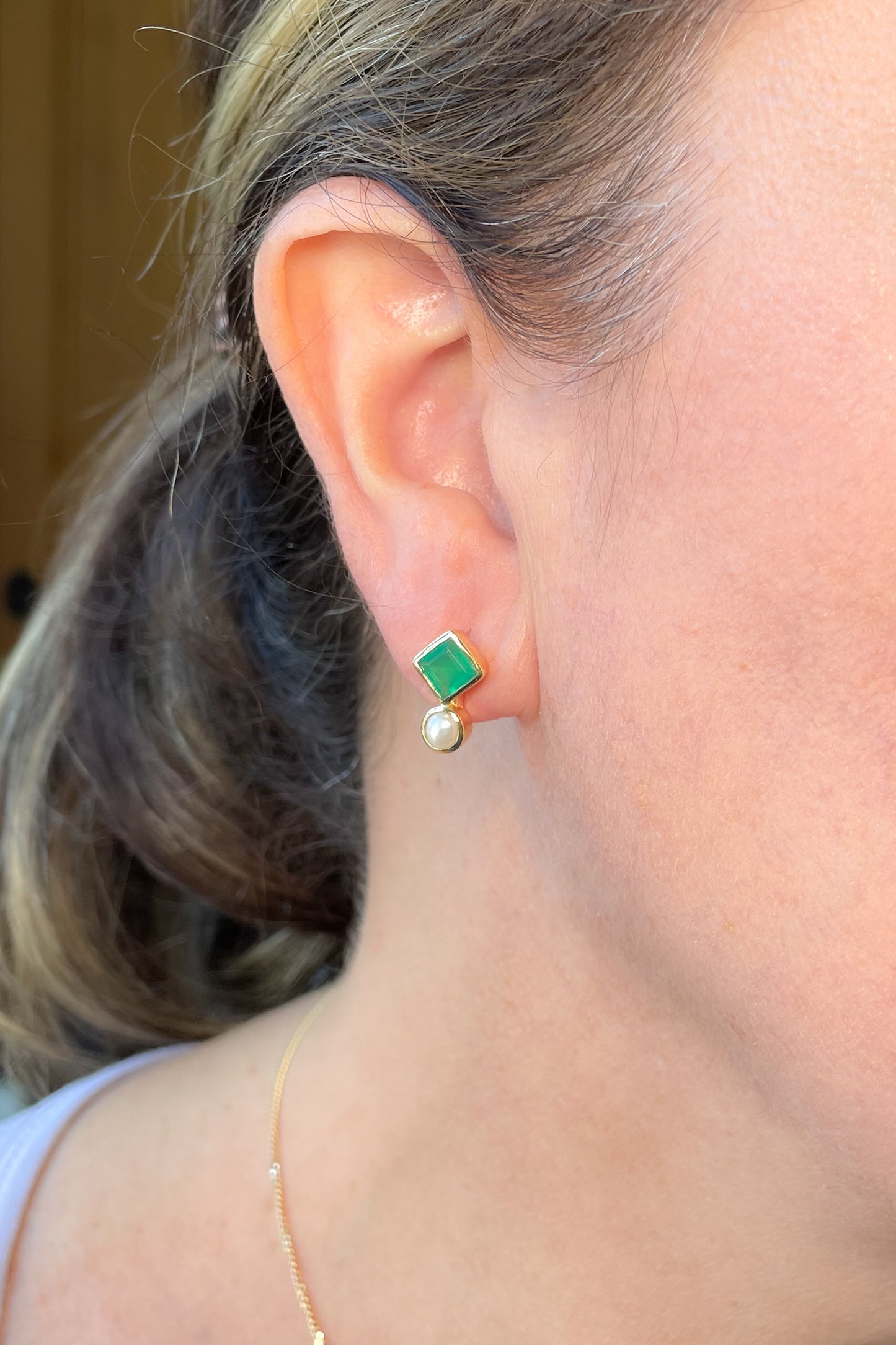 Gold pearl and green onyx stud earrings