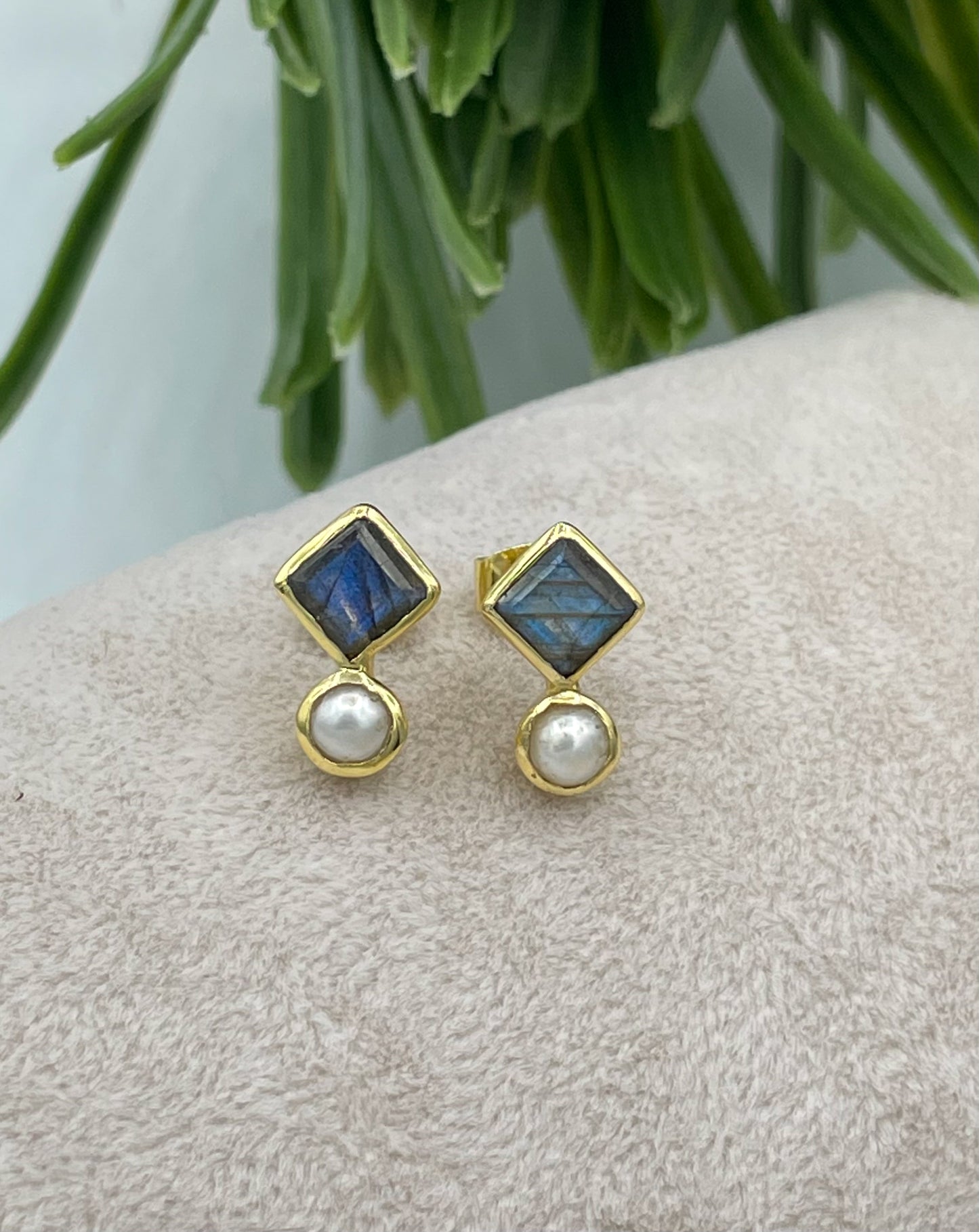 Gold pearl and labradorite stud earrings