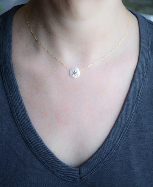 Freshwater pearl necklace with star