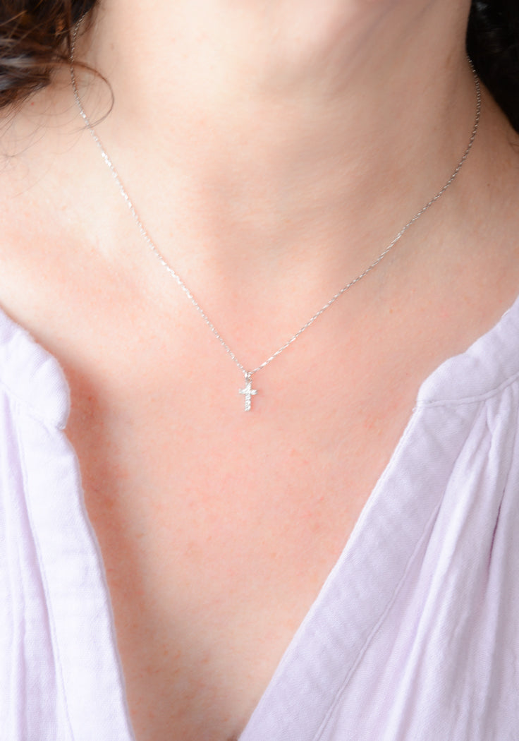 Silver necklace with cubic zirconia cross