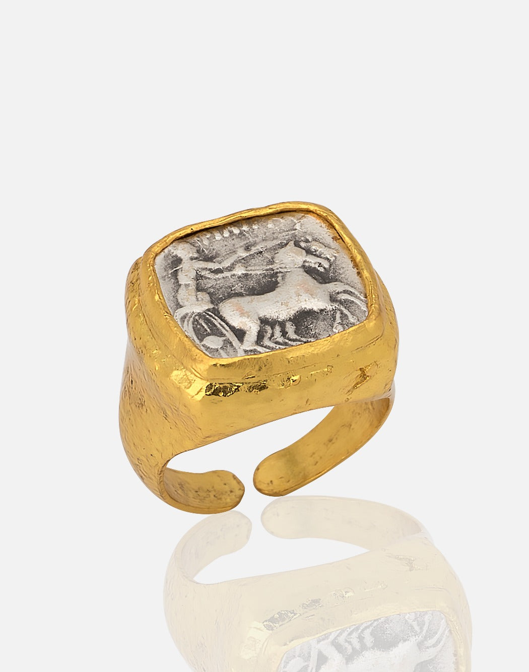 Adjustable two-tone coin ring with square setting